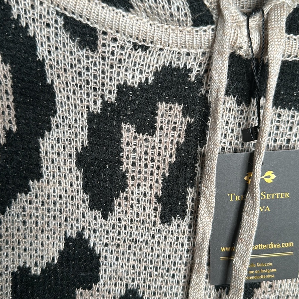 LONG SLEEVE ANIMAL PRINT PULLOVER HOODIE - Picture 7 of 7